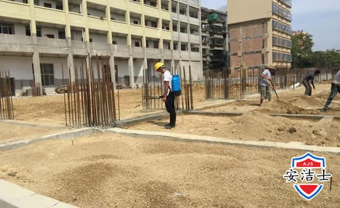 常山学校机关防治白蚁